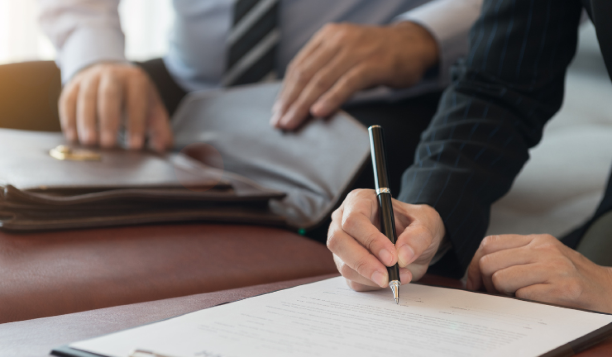 Antes de Assinar uma Cédula de Crédito Bancário: cuidados essenciais para micro e pequenas empresas