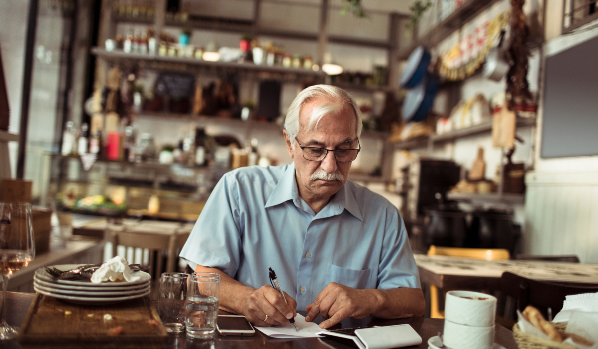 O homem dos sapatos apertados